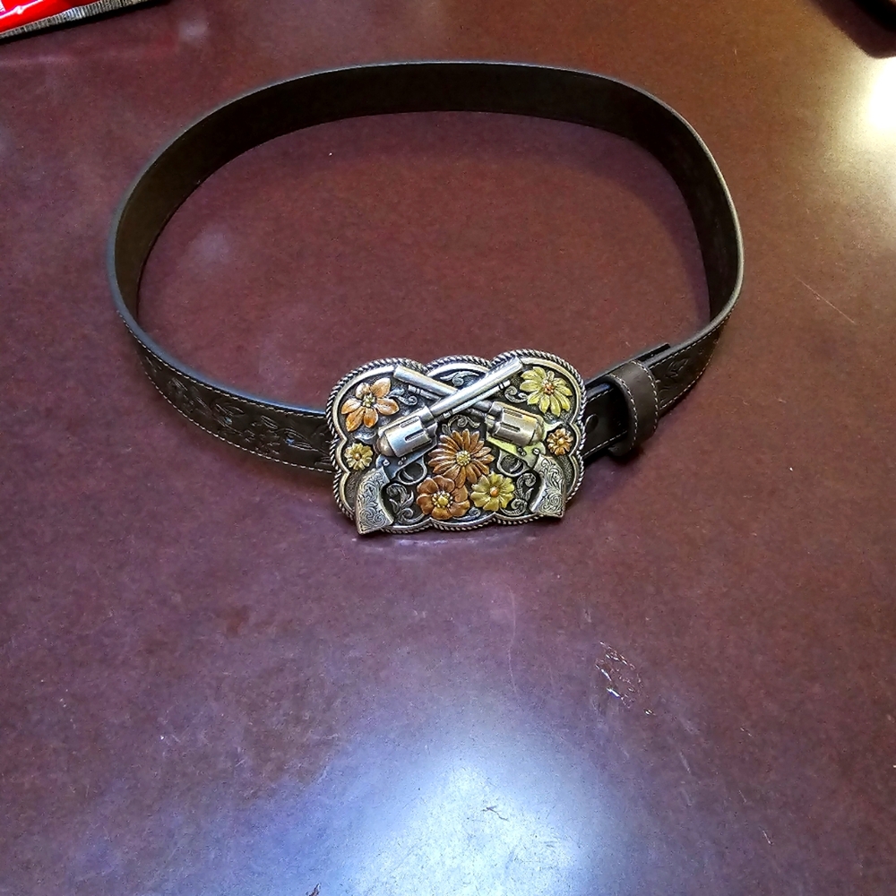 Woman's leather cowboy belt